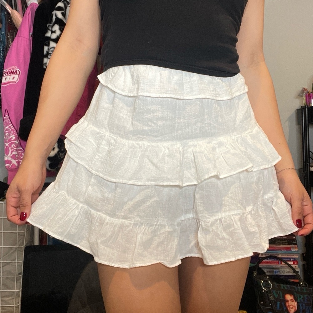 Super Cute Ruffled White Skirt 🤍